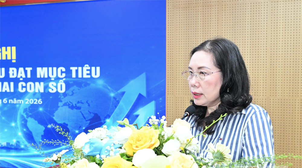 Bà Đỗ Thị Thuý Hương, Phó Chủ tịch kiêm Tổng thư ký Hiệp hội Doanh nghiệp Điện tử Việt Nam, phát biểu tại Hội nghị.